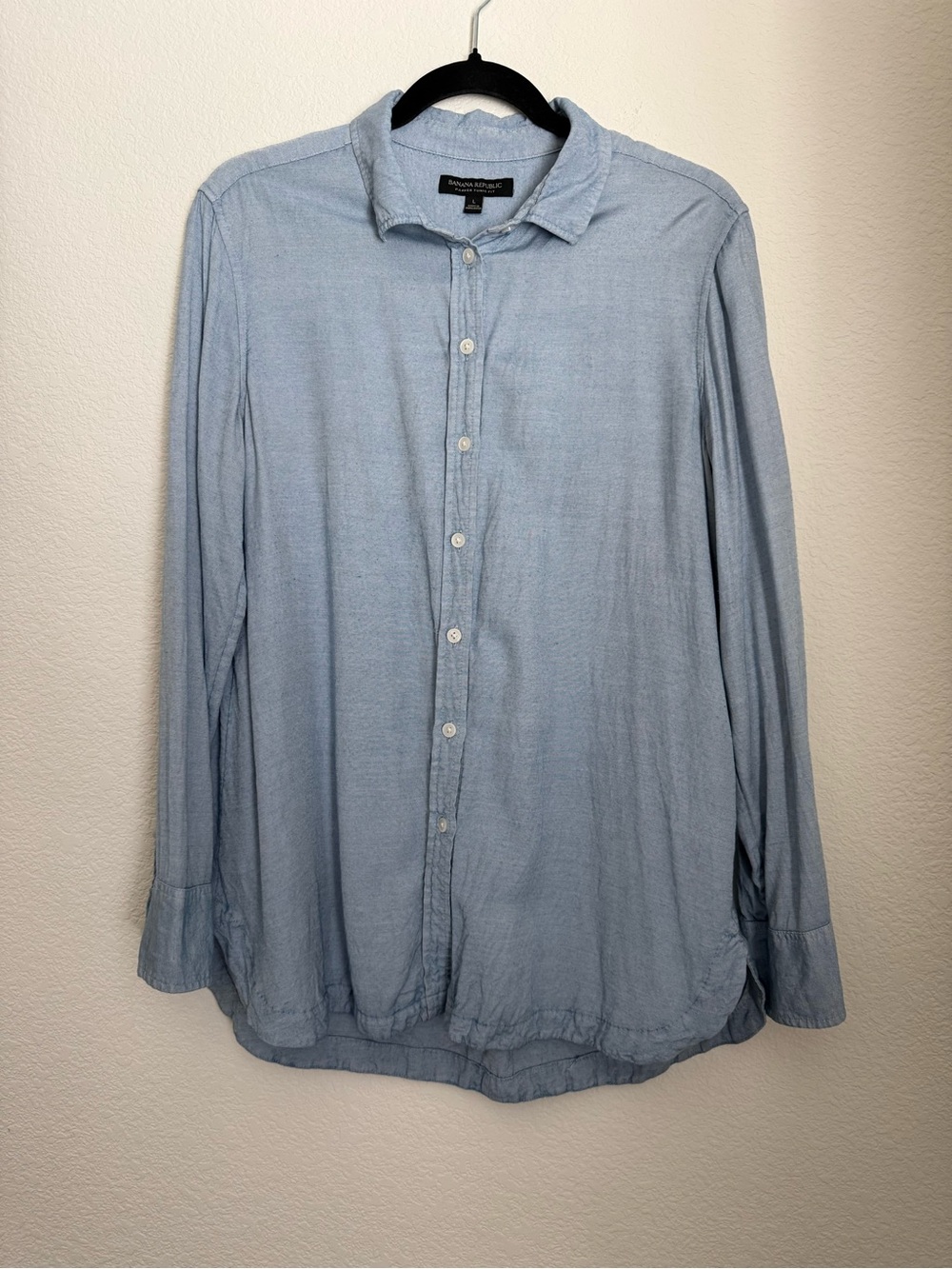 Banana Republic Men’s Light Blue Parker Tunic Fit Button-Down Shirt